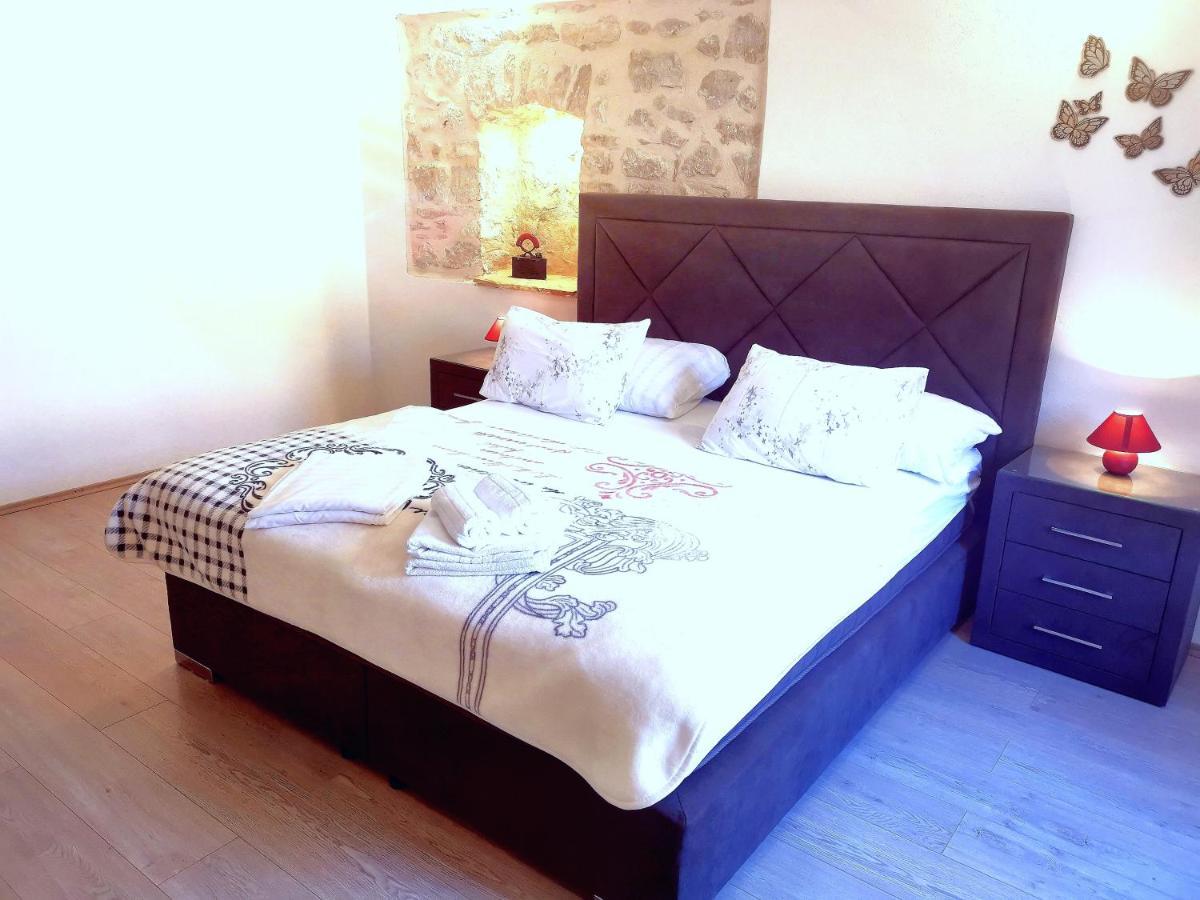 Apartments Ante Хвар Екстериор снимка