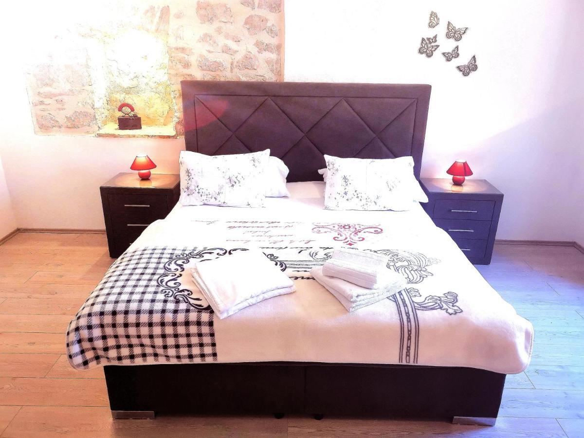 Apartments Ante Хвар Екстериор снимка