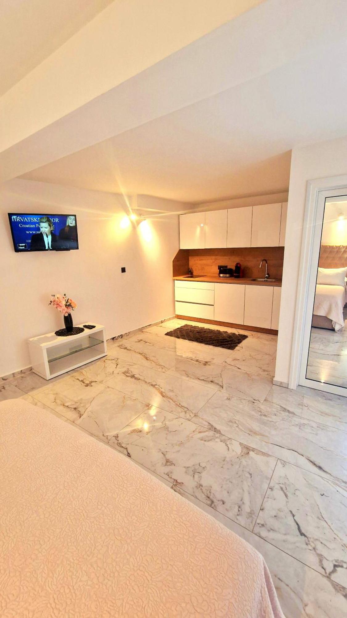 Apartments Ante Хвар Екстериор снимка